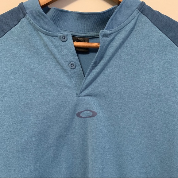 Men's Blue Oakley Short Sleeve Shirt - Picture 2 of 7